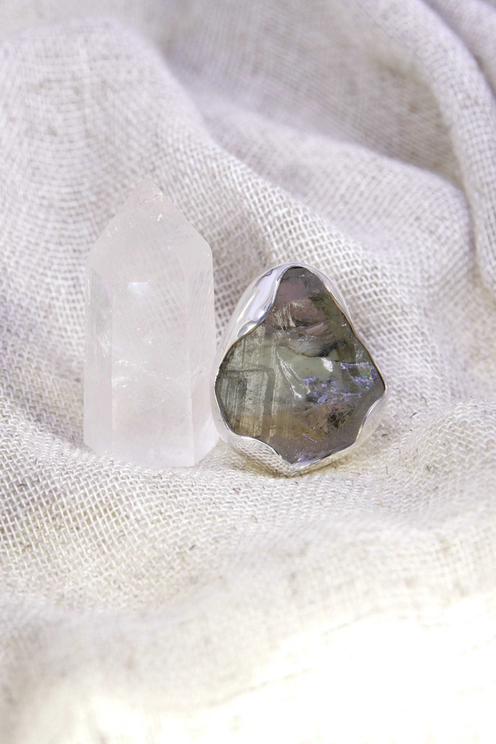 A Sturdy Embrace of Luxurious Luminosity: Adjustable Sterling Silver Ring with Green Amethyst - Unisex - Size 5-10 US