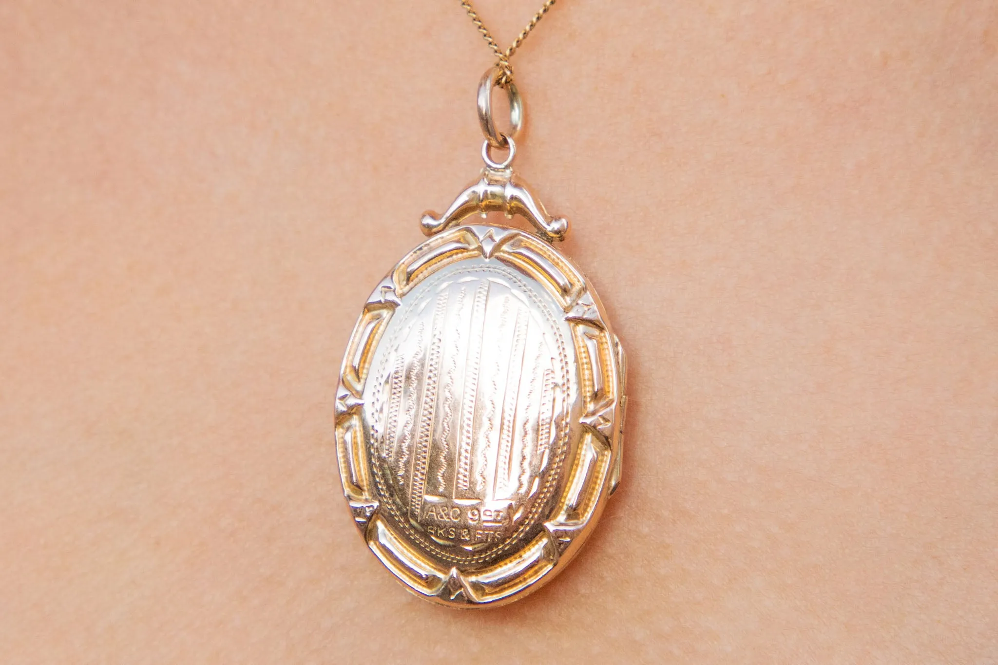 Antique 9ct Gold Engraved Oval Locket