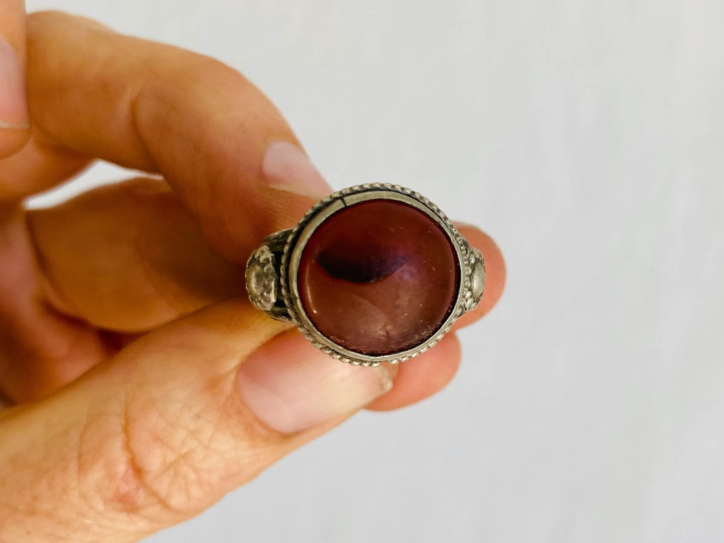 Antique Agate & Silver Ring. India.