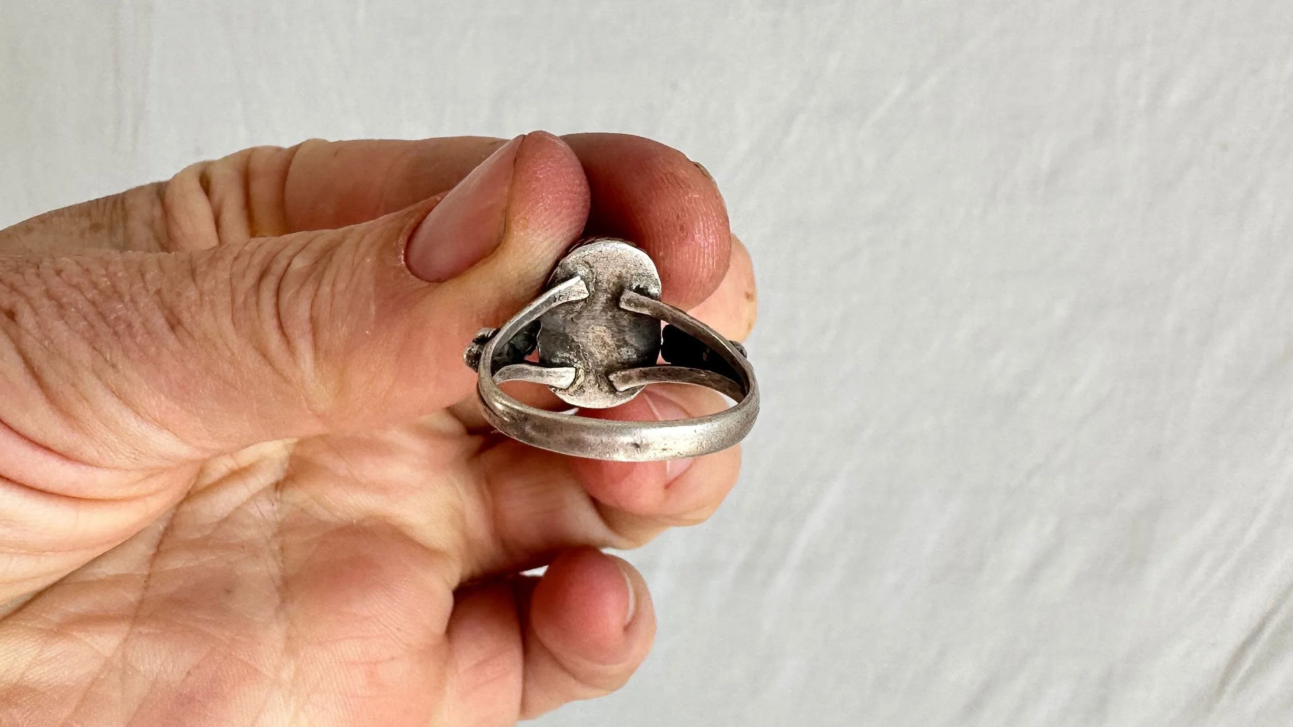 Antique Coral and Sterling Ring. India. Gorgeous! size 8. 1064