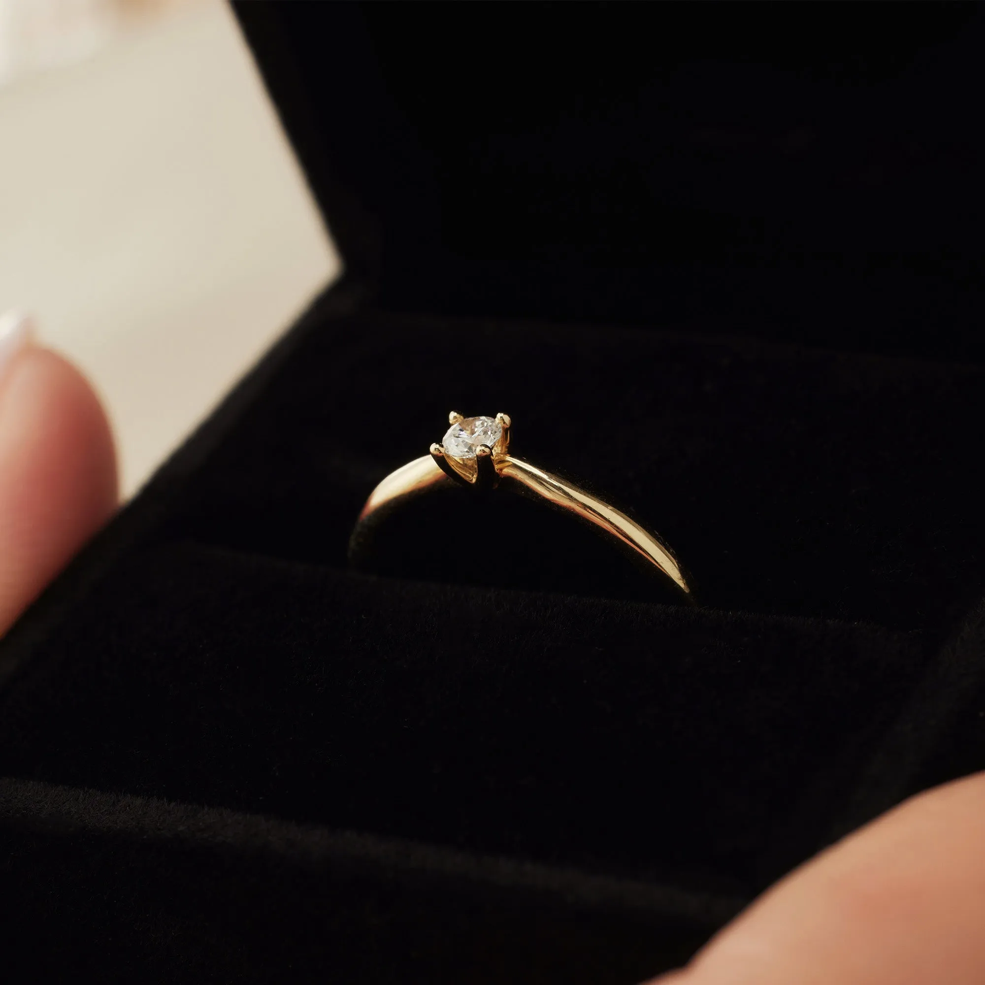 De la Paix Christine 14 karat gold ring with diamond 0.10 carat