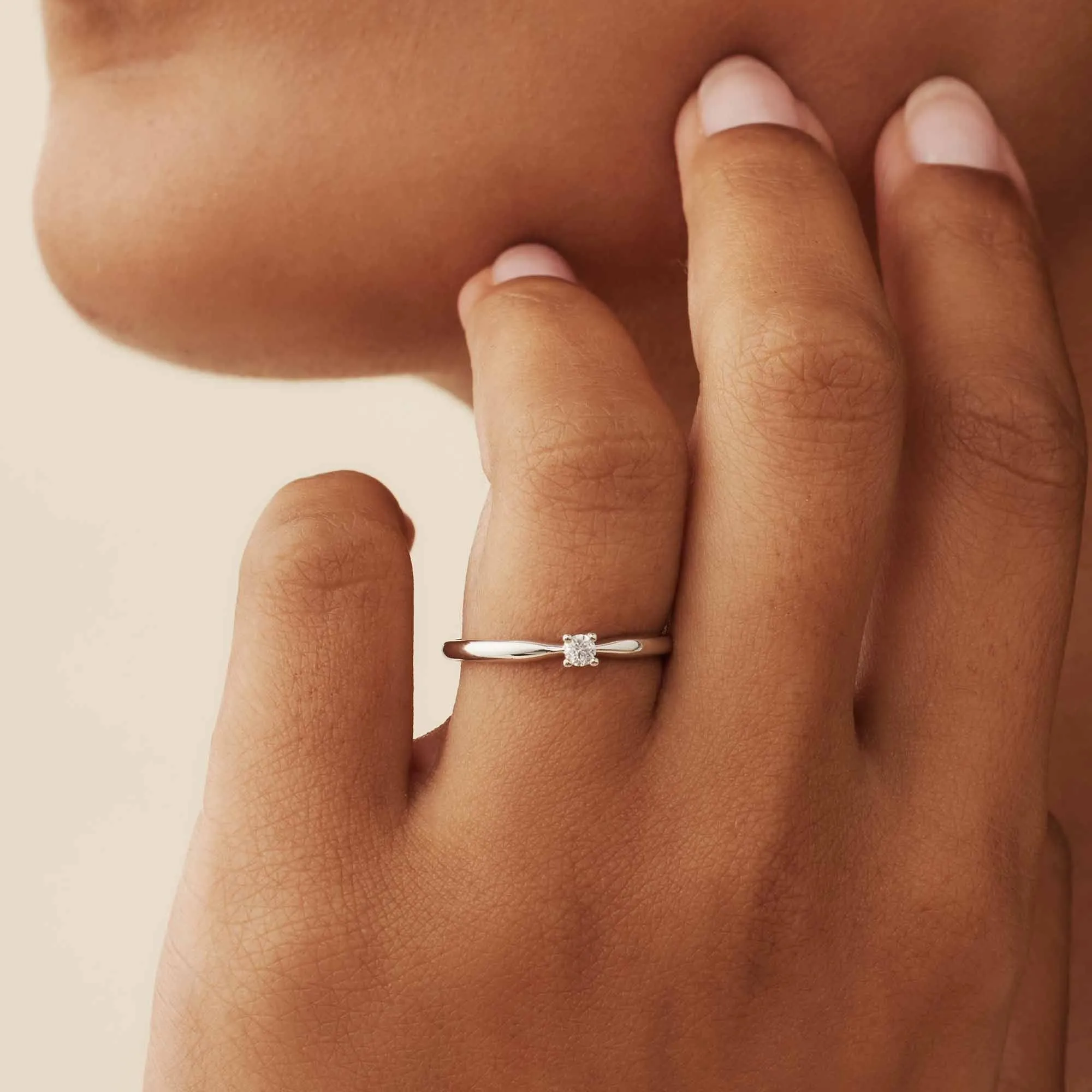 De la Paix Christine 14 karat white gold ring with diamond 0.10 carat