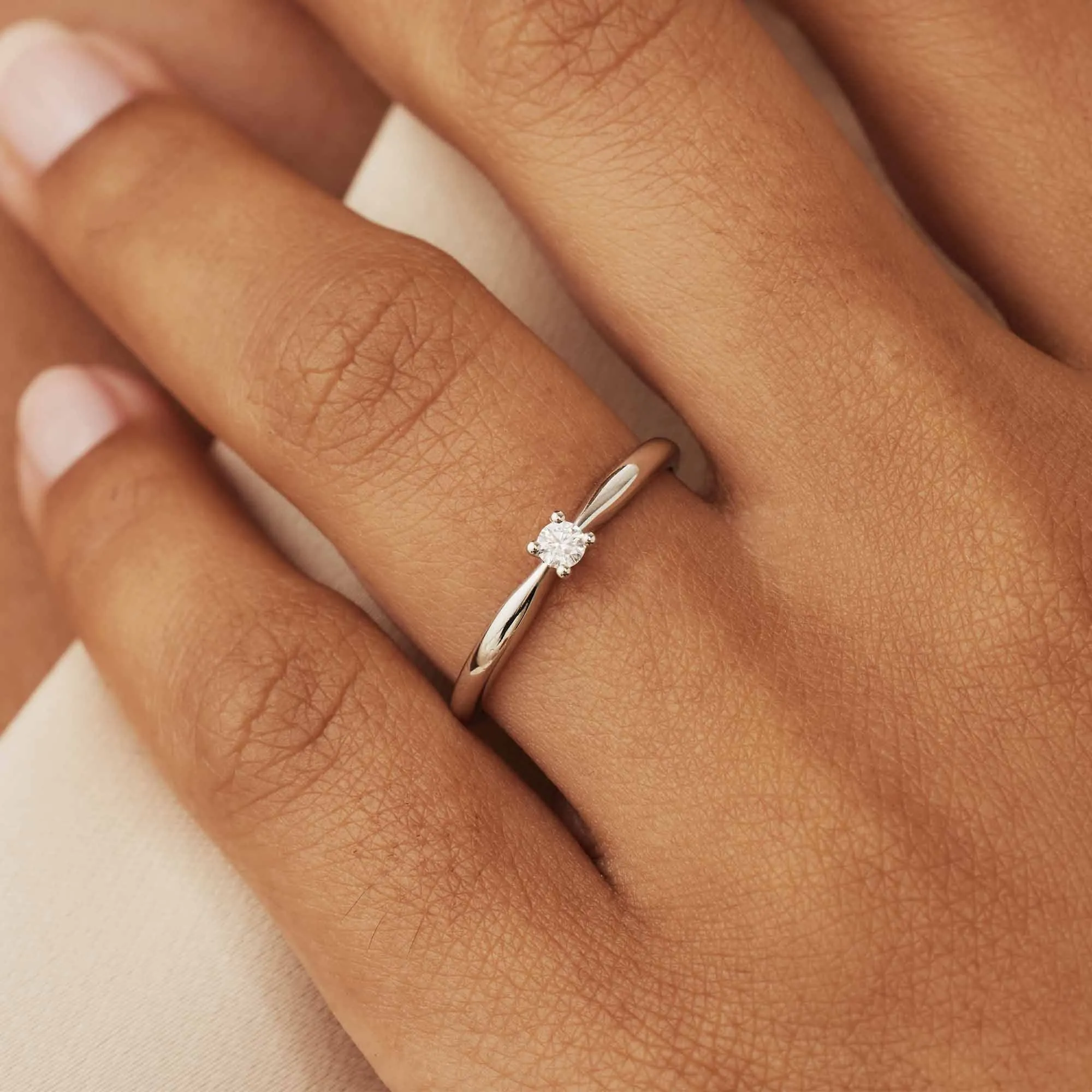 De la Paix Christine 14 karat white gold ring with diamond 0.10 carat