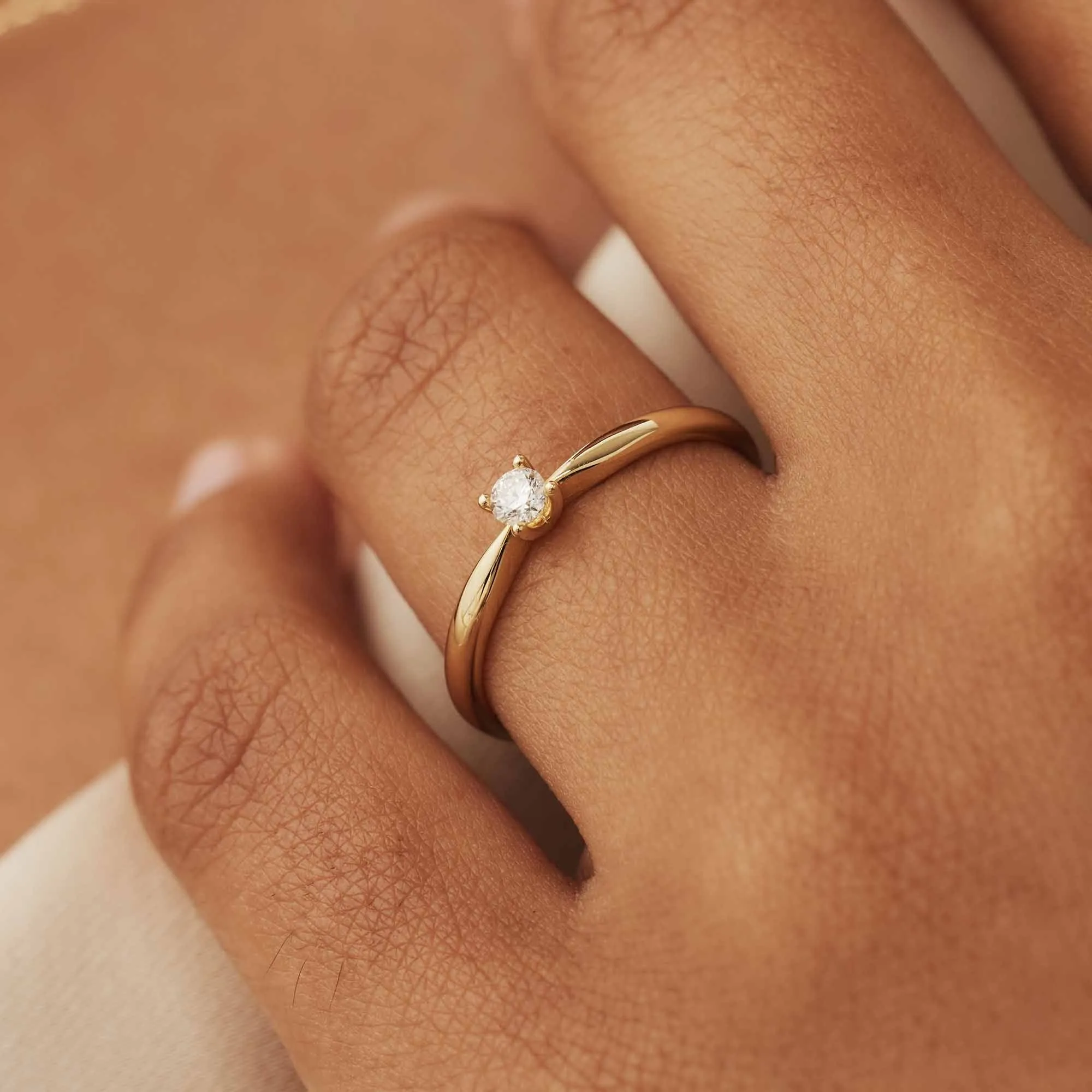 De la Paix Sybil 14 karat gold ring with diamond 0.10 carat