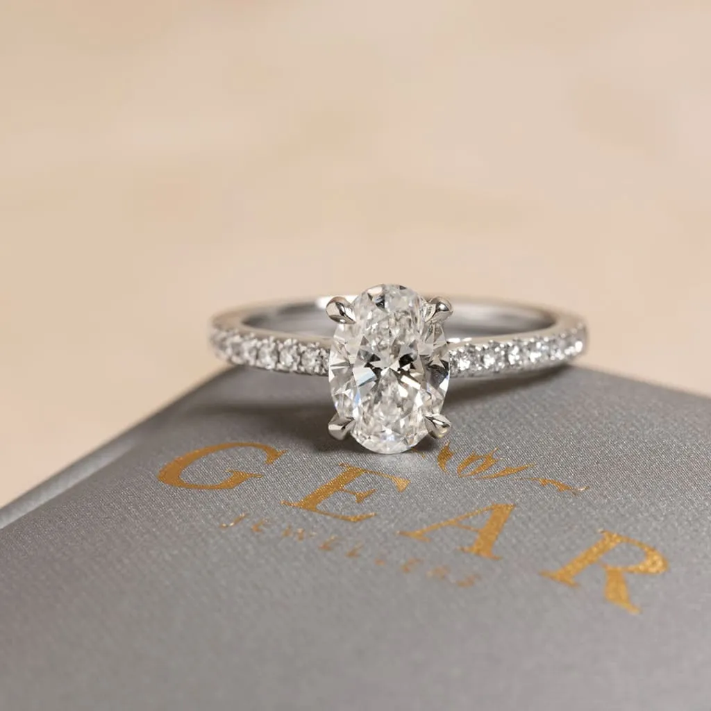 DIVINITY 1.70ct | Oval Solitaire Lab Diamond Set in Platinum