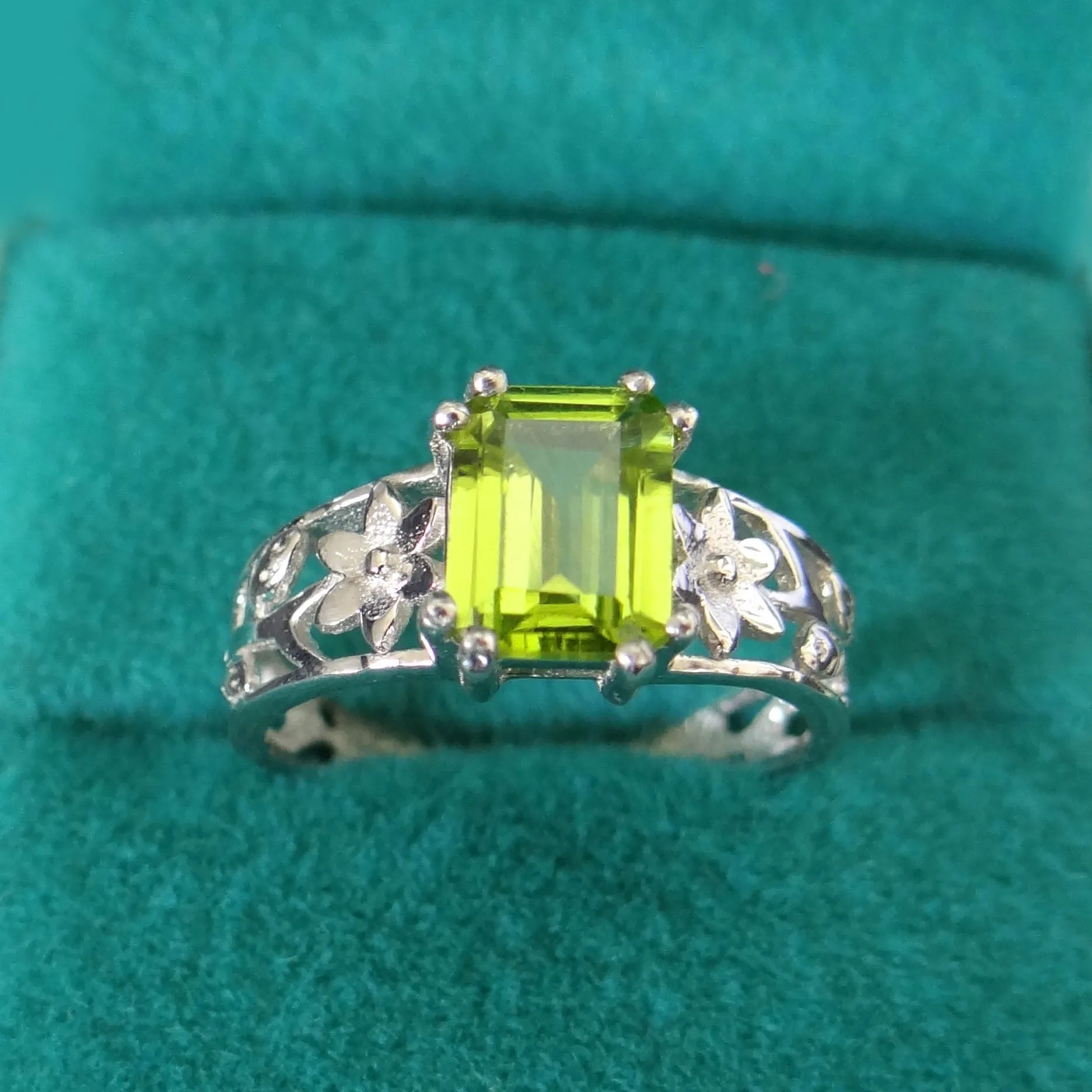 Elegant Peridot Sterling Silver Ring