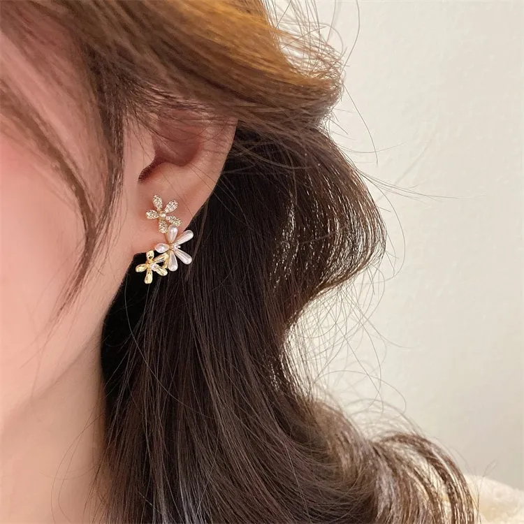 Flower earrings, pearl earrings, gold earrings, dainty earrings