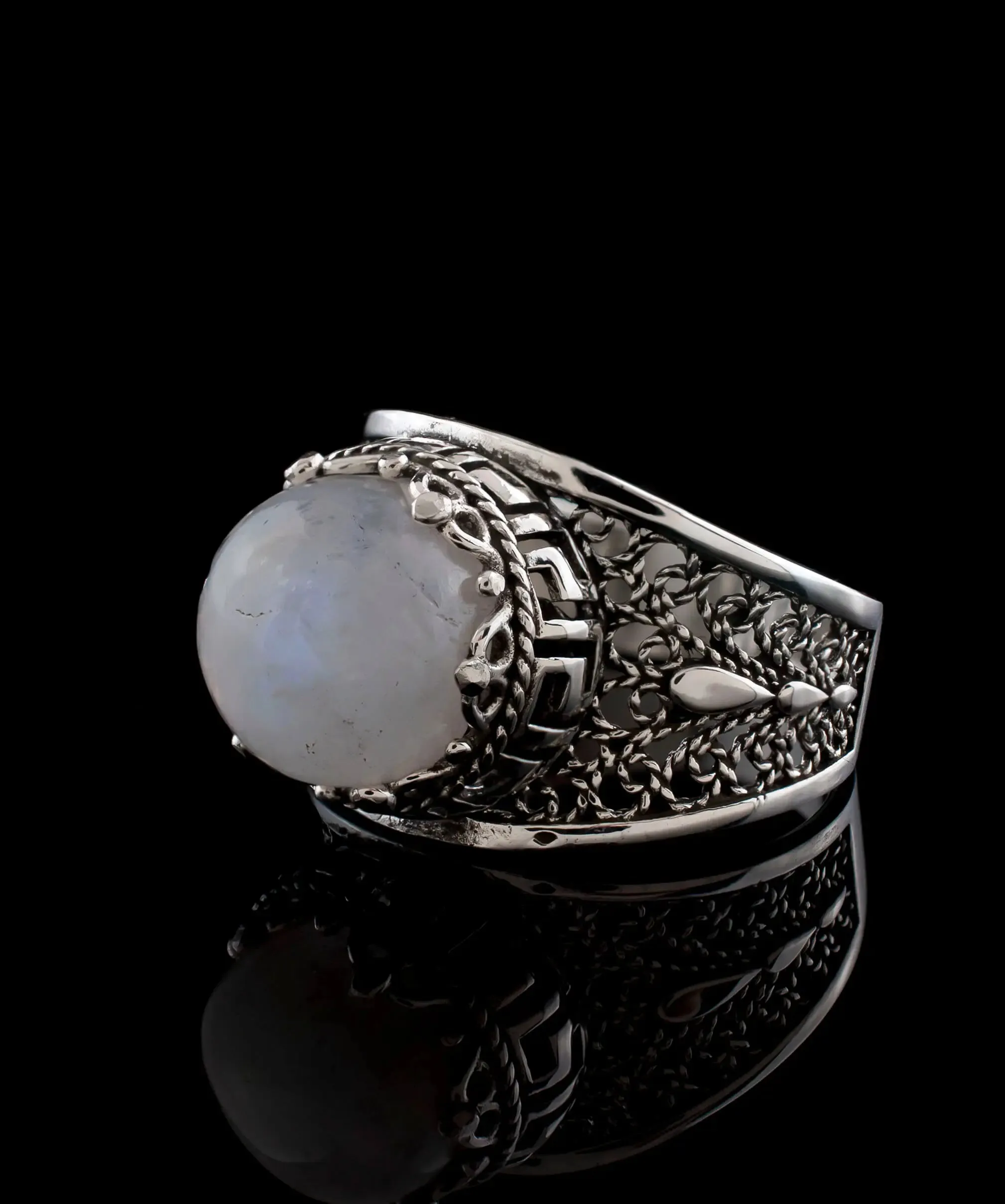 Meander Pattern Filigree Art Moonstone Gemstone Women Silver Cocktail Ring