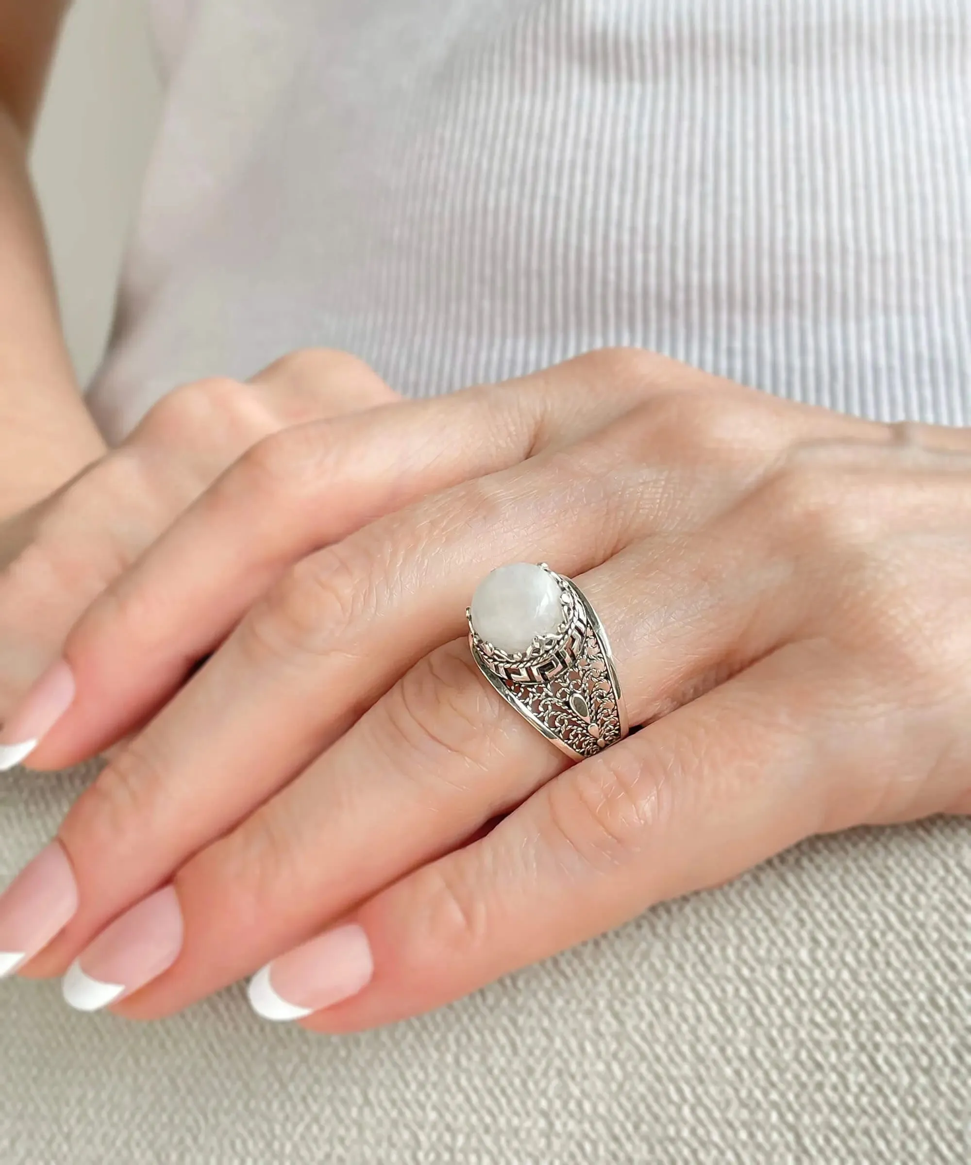 Meander Pattern Filigree Art Moonstone Gemstone Women Silver Cocktail Ring