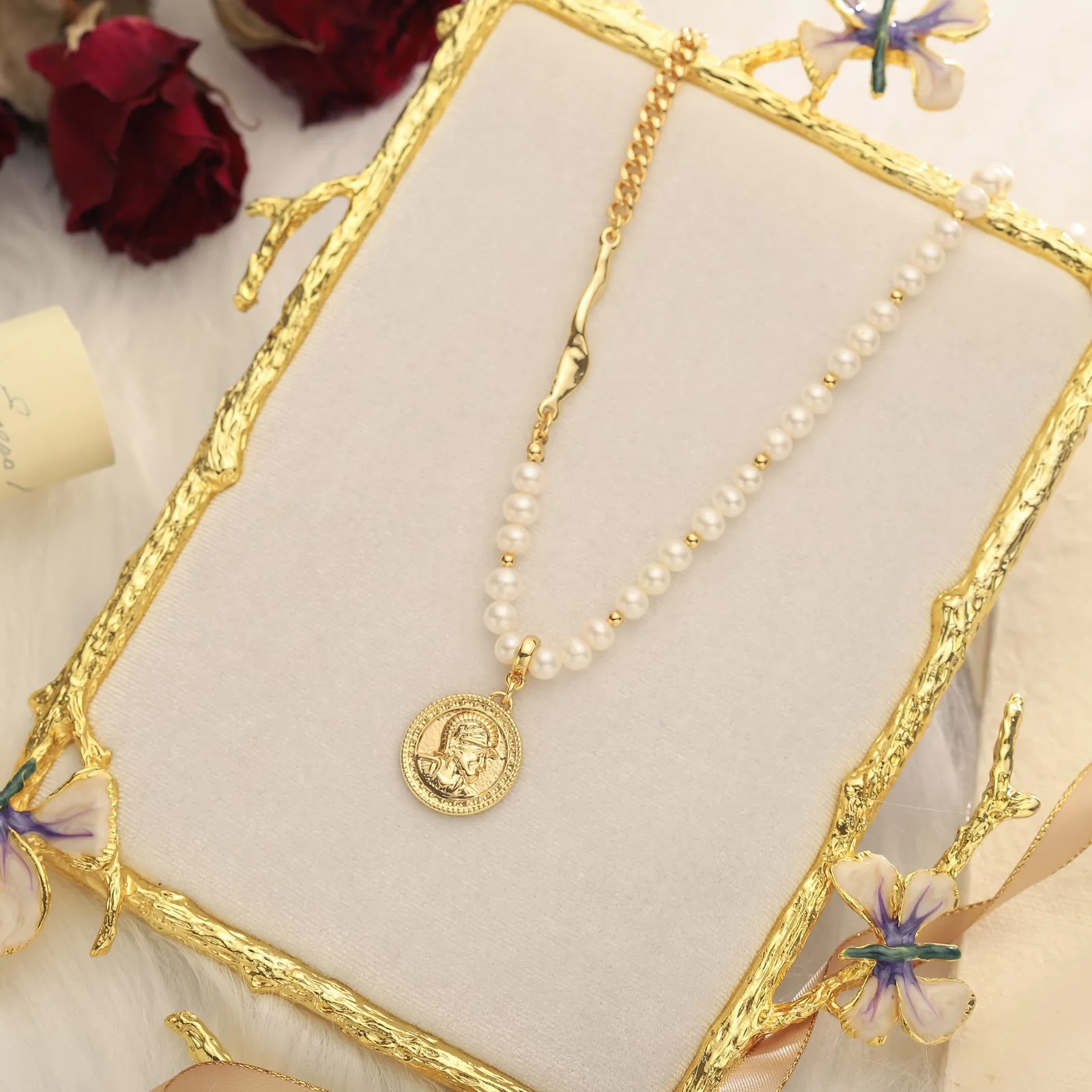 Portrait Pearl Chain Necklace