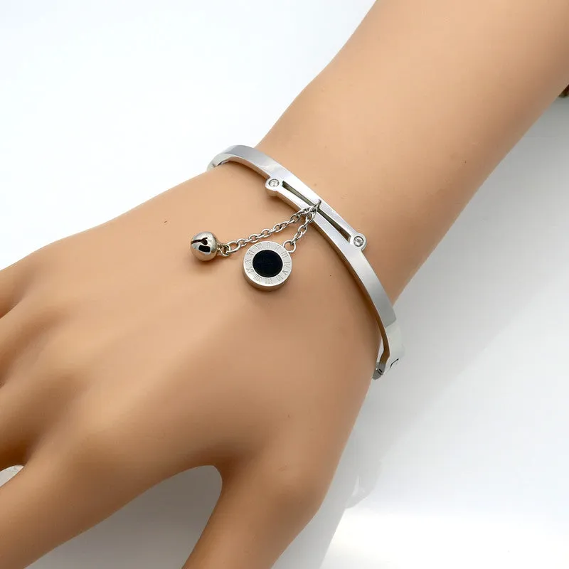 Roman Letter two-sided Shell Pendant With Bells Female Bracelets & Bangles Fashion Jewelry Design Women Stainless Steel Bracelet