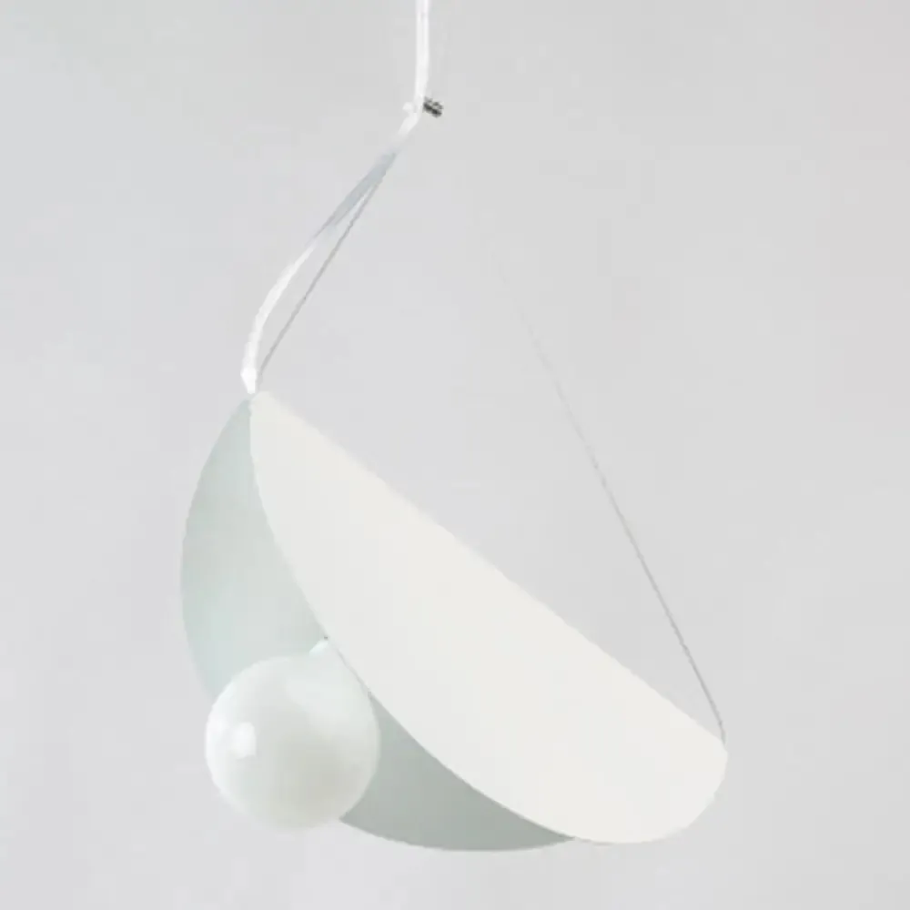 Sleek Metal Pendant Ceiling Light- Simplicity & Style in Living Room Lighting