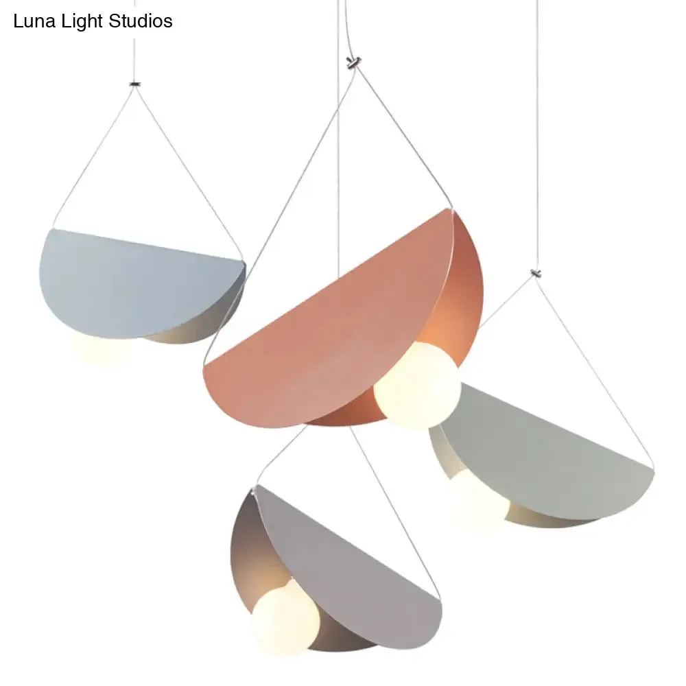 Sleek Metal Pendant Ceiling Light- Simplicity & Style in Living Room Lighting