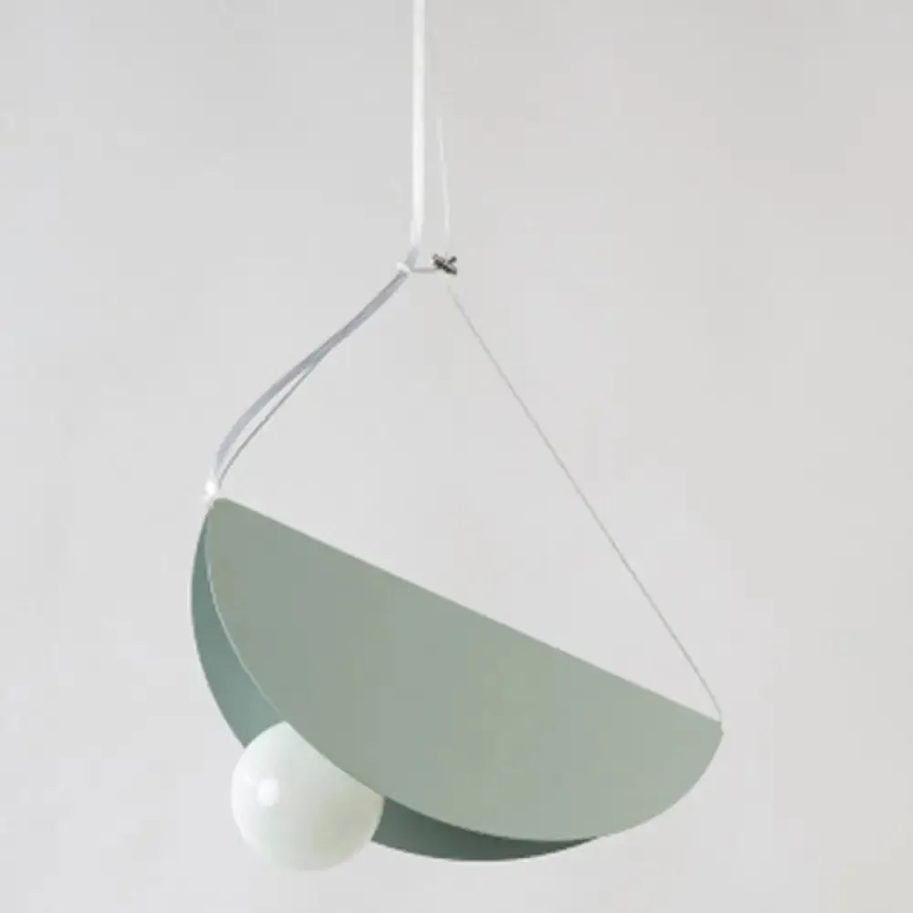 Sleek Metal Pendant Ceiling Light- Simplicity & Style in Living Room Lighting