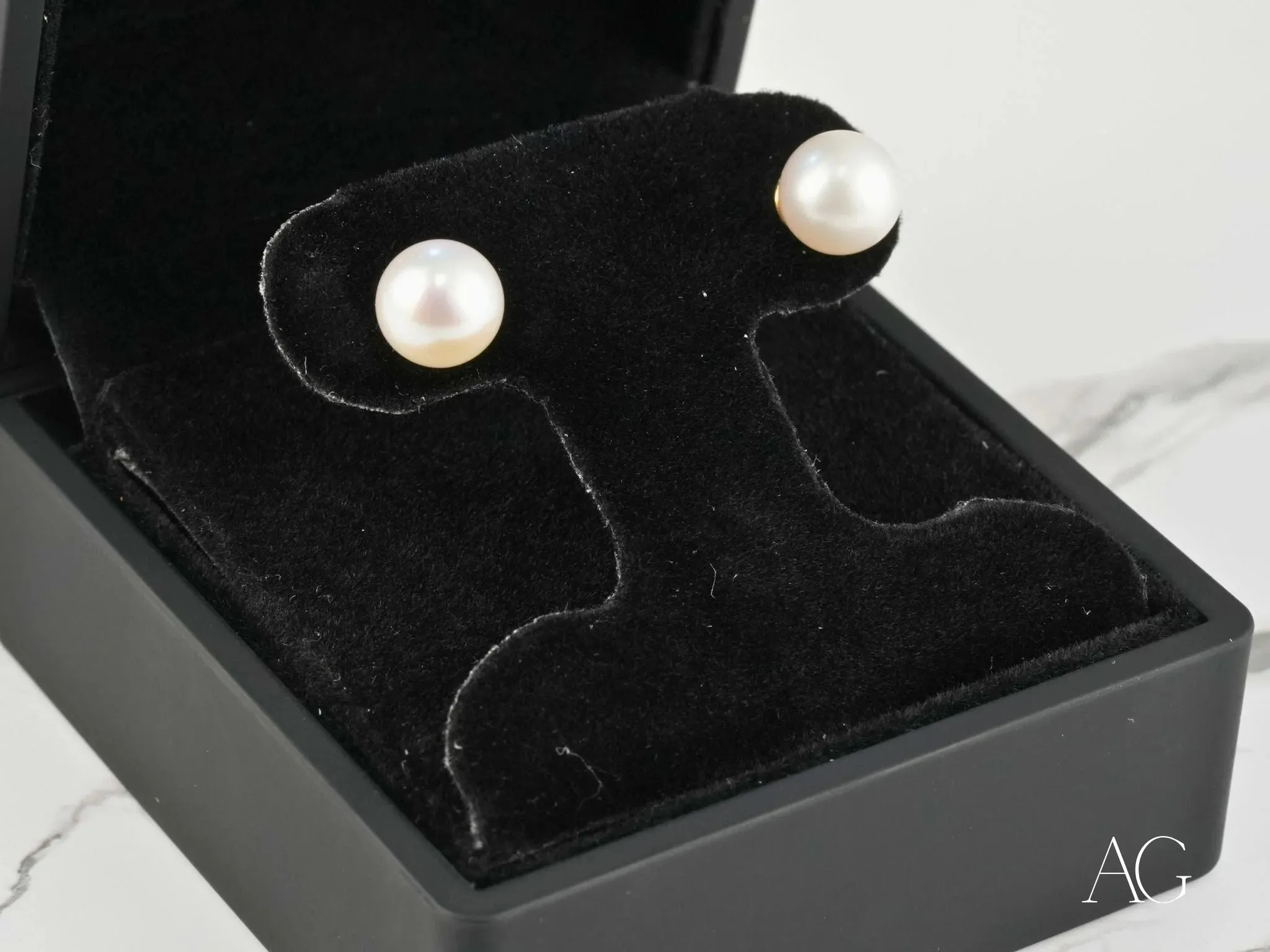 Timeless Allure – 18K Gold Freshwater Pearl Stud Earrings
