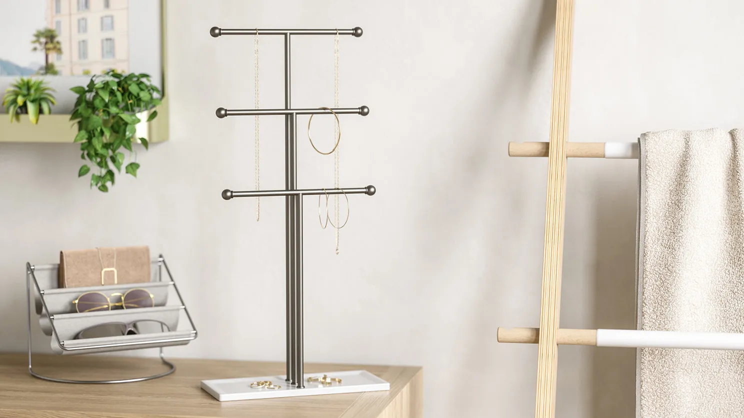 trigem jewelry stand
