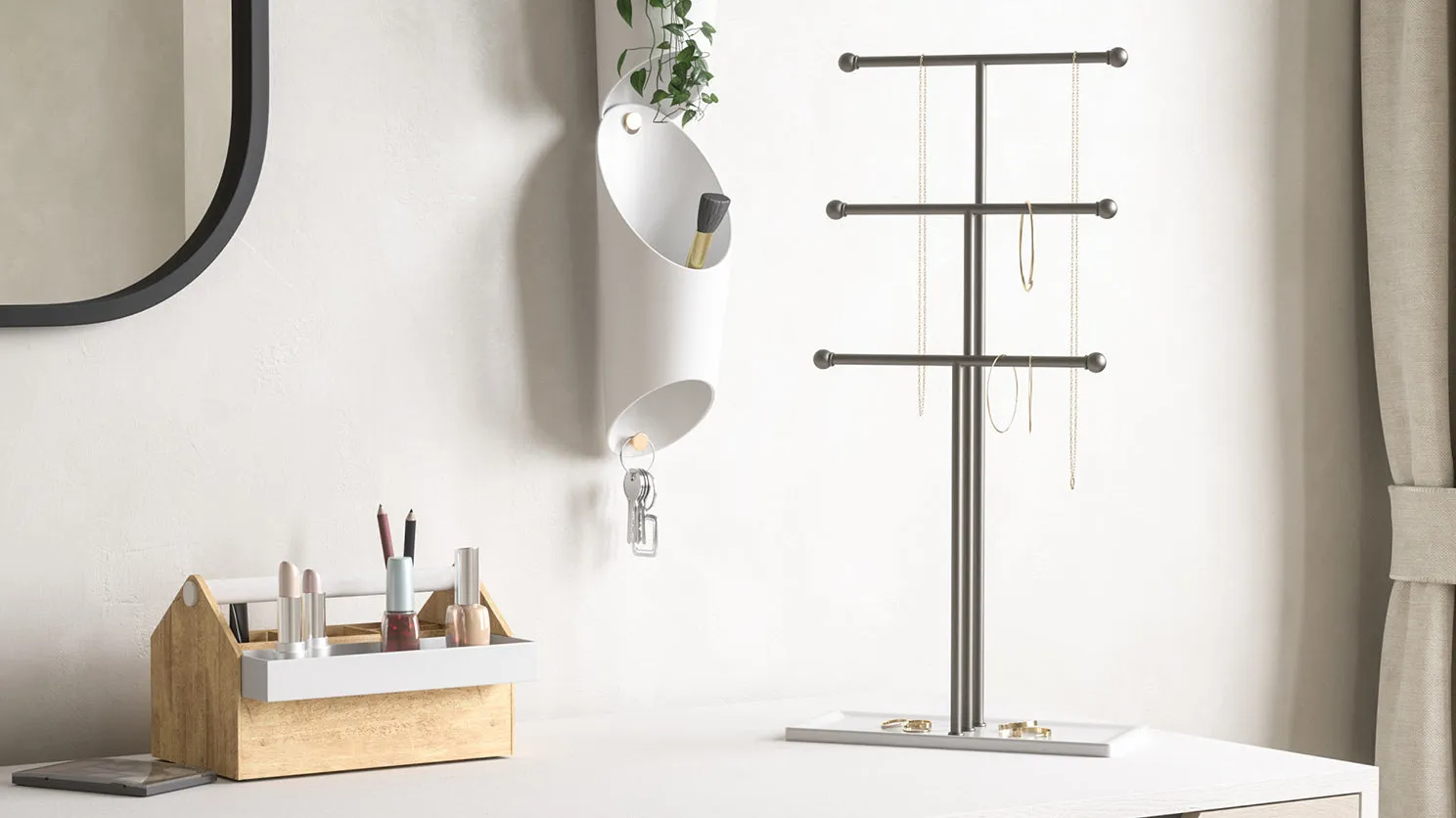 trigem jewelry stand